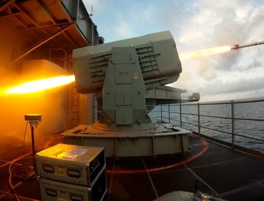 To USS Roosevelt σε άσκηση βολής με πυραύλους RAM (βίντεο)